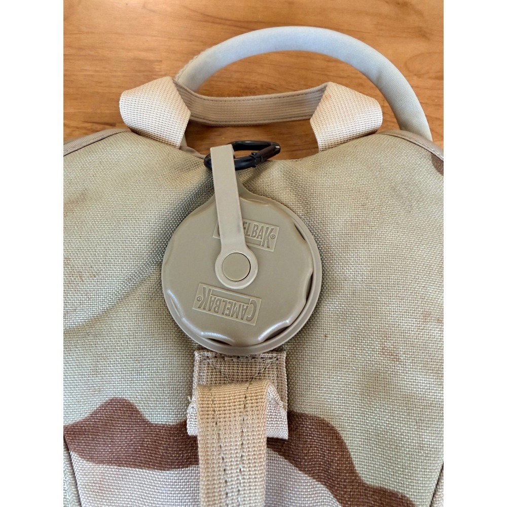 CamelBak Maximum Gear Hydration Pack Desert Camo Cordura Tactical Backpack - Picture 4 of 6